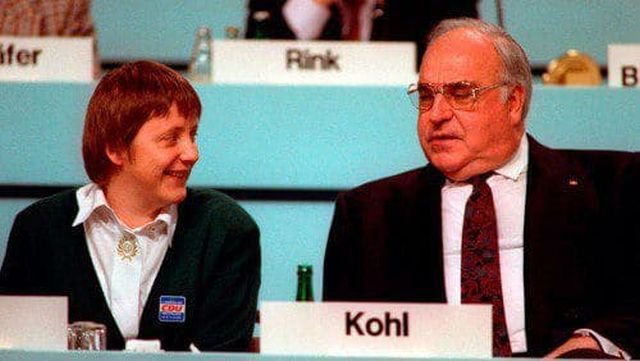 Министр по делам женщин Ангела Меркель и канцлер Гельмут Коль, 1991 год.
