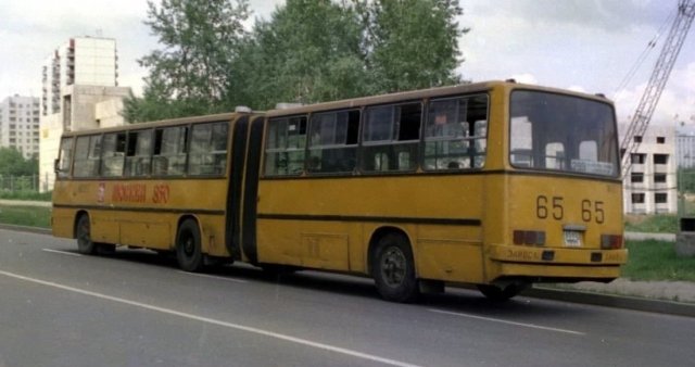 Московский автобус с праздничным логотипом. 1997  год