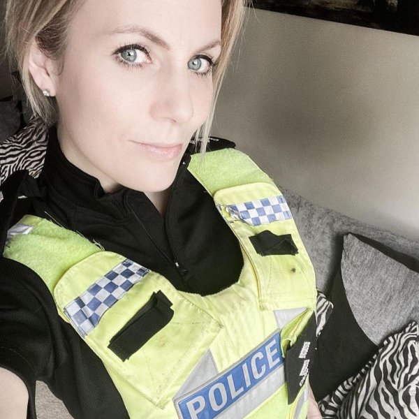 Лиэнн Карр - полицейская из Англии, которая оставила службу и нашла себя в продаже откровенных фото