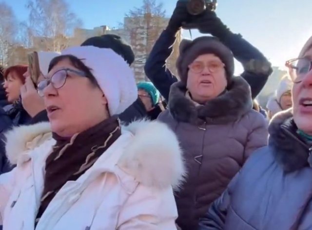 Митинг против QR-кодов в Екатеринбурге и народные песни