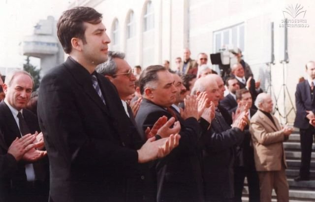 Молодой политик и будущий президент Грузии Михаил Саакашвили, 1999 год.