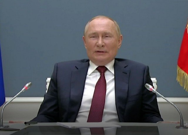 Владимир Путин напомнил о своем праве избираться на новый срок в качестве президента