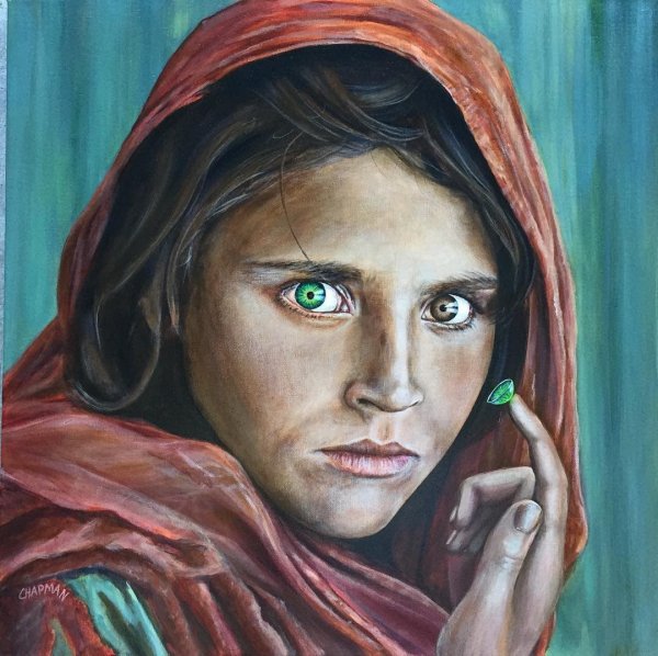 Знаменитая афганская «девушка с зелеными глазами» с обложки National Geographic