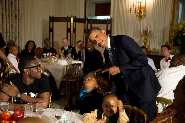 Барак Обама фотографируется со своим самым внимательным слушателем