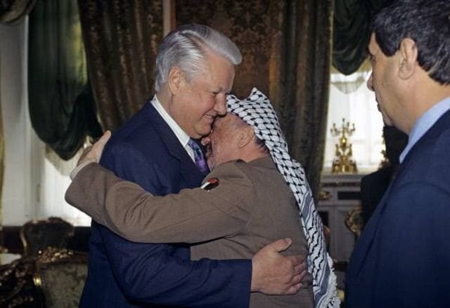 Борис Ельцин и Ясир Арафат. 1994 год