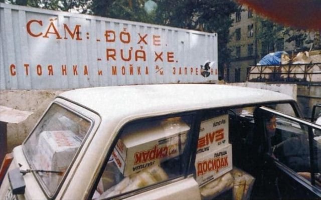 Редкая фотография того времени, когда лапша быстрого приготовления «Доширак» в России продавалась под названием «Досирак». 1998 год.