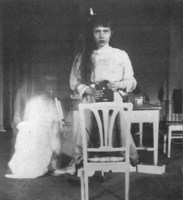 А это княгиня Анастасия Николаевна, которая в 1914 году одной из первых сделала селфи с целью отправить его своему другу