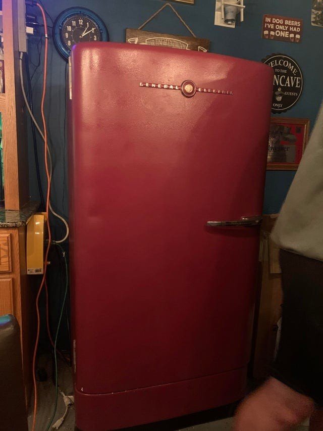 Винтажный холодильник