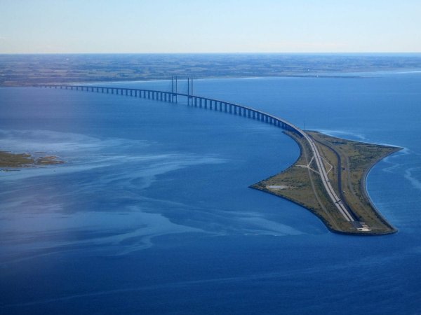 Эресуннский мост соединяет Копенгаген в Дании и Мальмё в Швеции