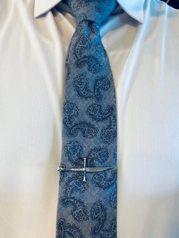Как вам такой зажим для галстука?