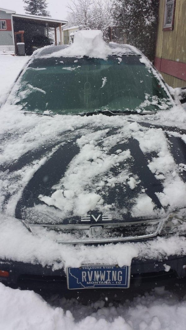 Если до крыши автомобиля не дотянутся, то там получается ирокез из снега