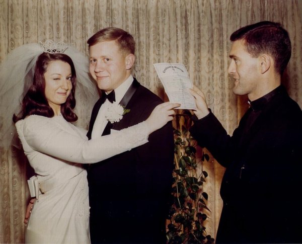 Мама и папа в день своей свадьбы, 1969 год