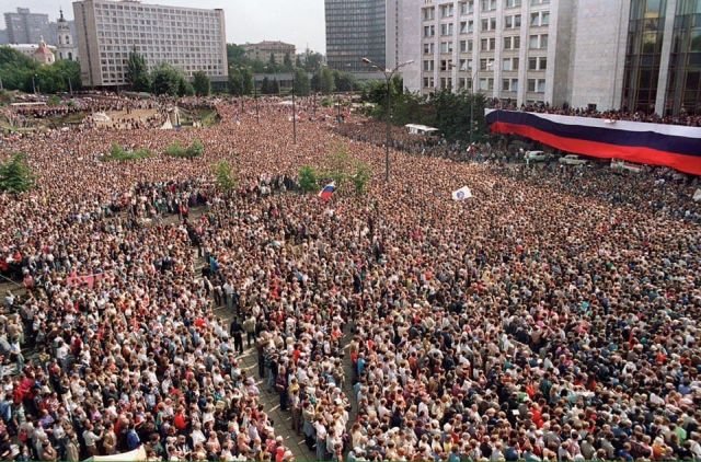 Митинг победы у Белого Дома 22 августа 1991 года.