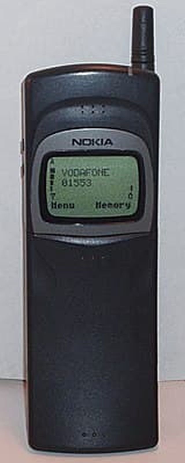 Нокиа 8110 анонсирован в 1996 году, а появилась в продаже в 1997 году