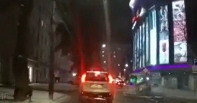 Неожиданная авария: автомобилист в центре Курска не заметил ямы