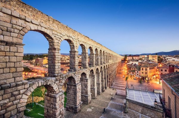 Римский акведук в Сеговии, Испания