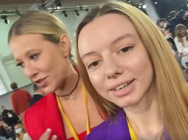 Журналист Анна Шишминцева пришла на пресс-конференцию Владимира Путина с фейковым ПЦР и температурой