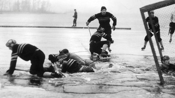 Хоккейный матч, который пришлось завершить раньше запланированного. Швеция, 1959 год