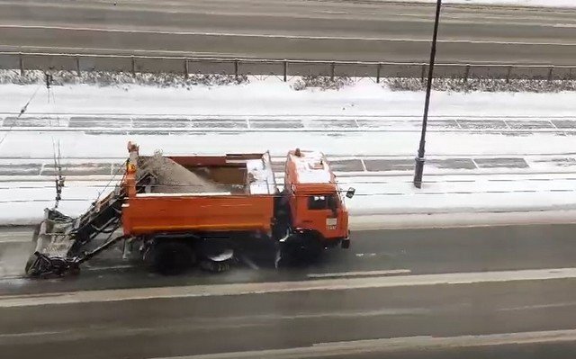 Коротко об уборке снега в Петербурге