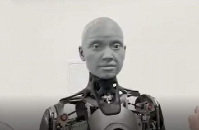 Робот Амека научилась отстаивать свои личные границы