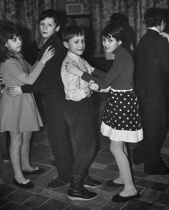 Первый танец в летнем лагере. СССР, 1974 год.