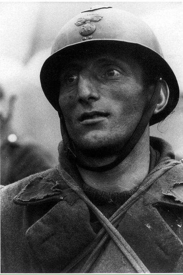 Французский военнопленный и его взгляд на две тысячи ярдов, май 1940 года.