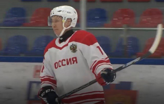 Владимир Путин и Александр Лукашенко сыграли в хоккей с мировыми звездами