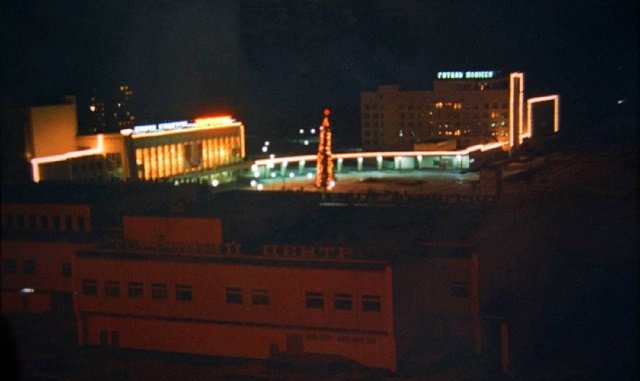 Новогодняя ёлка на центральной площади г. Припять. Декабрь 1985 года
