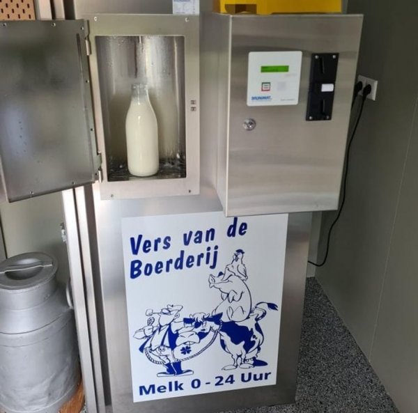 В Нидерландах есть автоматы, через которые фермеры продают молоко