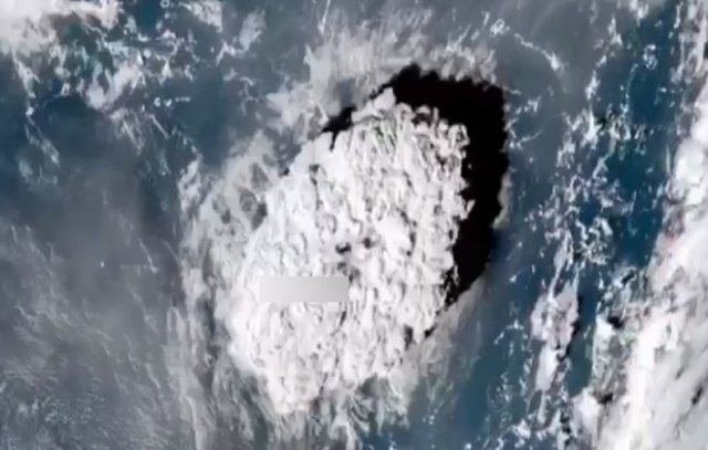 Извержение вулкана в Тихом океане