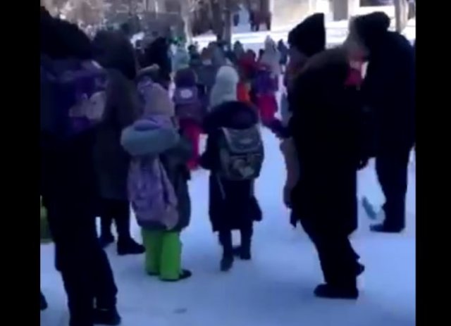 В Хабаровске эвакуировали сразу все школы из-за сообщении о минировании