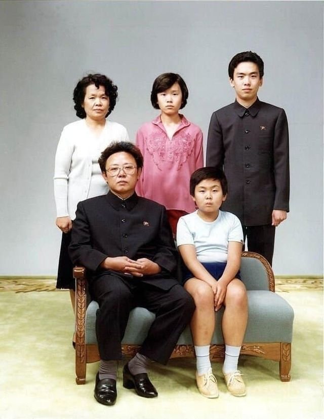 Ким Чен Ын (рядом с отцом), глава Северной Кореи. Пхеньян. 1990-е.