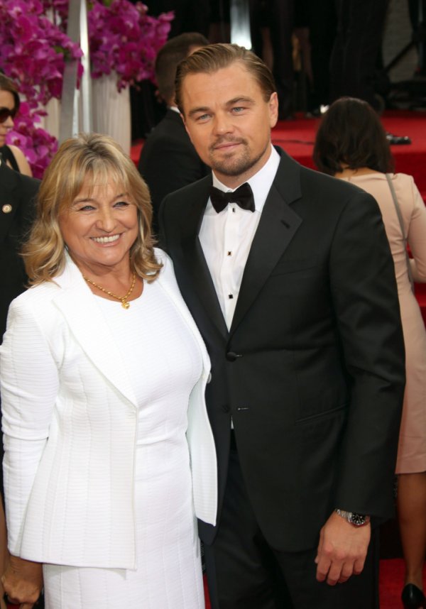 Леонардо Ди Каприо и его мама на церемонии вручения премии «Золотой глобус», 2014