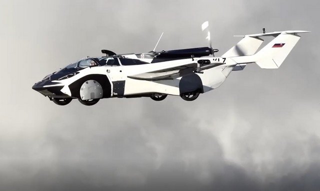 Летающий автомобиль AirCar с двигателем BMW получил разрешение на полеты