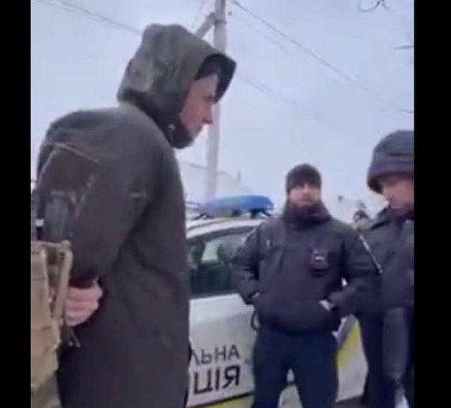 Кадры задержания Артема Рябчука, расстрелявшего 10 сослуживцев