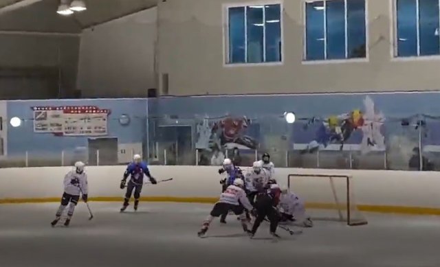 Молодые хоккеисты на турнире в Самарской области устроили мордобой на льду