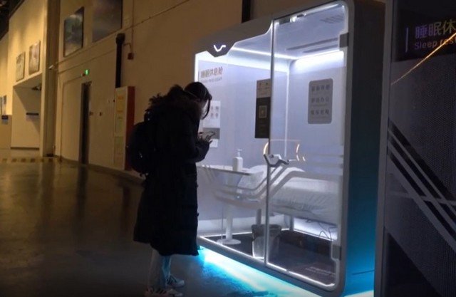 В пресс-центре Олимпийских игр установили специальные кабины для сна
