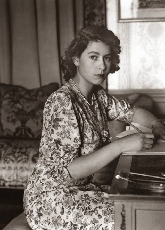 Архивные фотографии Елизаветы II, которая отметила 70-летие на престоле