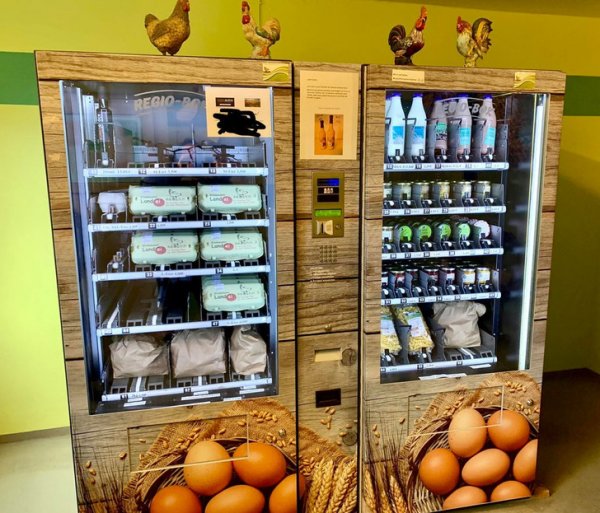 В Германии есть автоматы с фермерскими продуктами, в них можно приобрести свежие яйца, картофель, молоко, джем, мясо