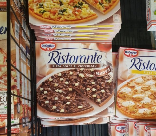 Наряду с мясными в Германии можно найти шоколадную пиццу