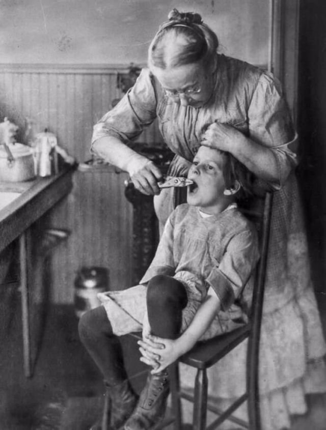 Стоматолог в 1920 году