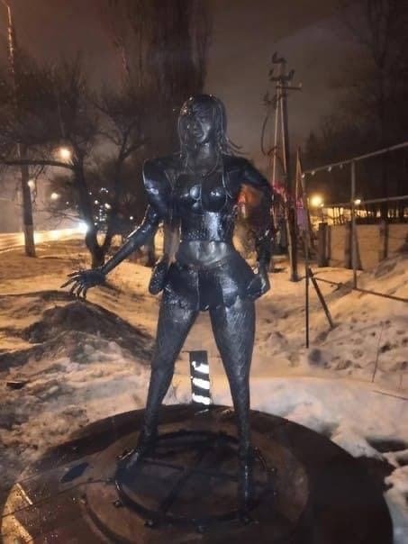 Памятник девушке легкого поведения Олечке открыли на трассе в Белгородской области
