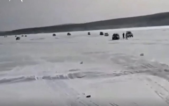 В Хабаровском крае льдина с 46 рыбаками откололась в бухте Тигиль