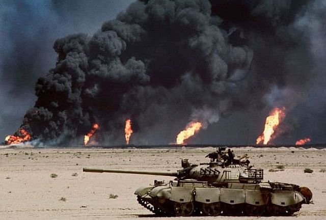 Перед отступлением из Кувейта в 1991-ом году иракские войска по приказу Саддама Хусейна подожгли около 600 нефтяных скважин, чтобы создать ядовитую дымовую завесу. В результате произошла одна из самых тяжёлых экологических катастроф в истории.