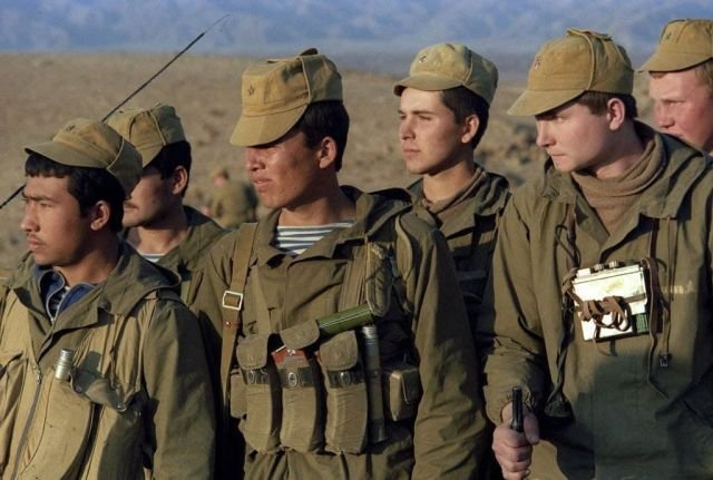 Группа СпН после выполнения боевого задания, ОКСВА (Ограниченный контингент советских войск в Афганистане). 18 февраля 1988 года.