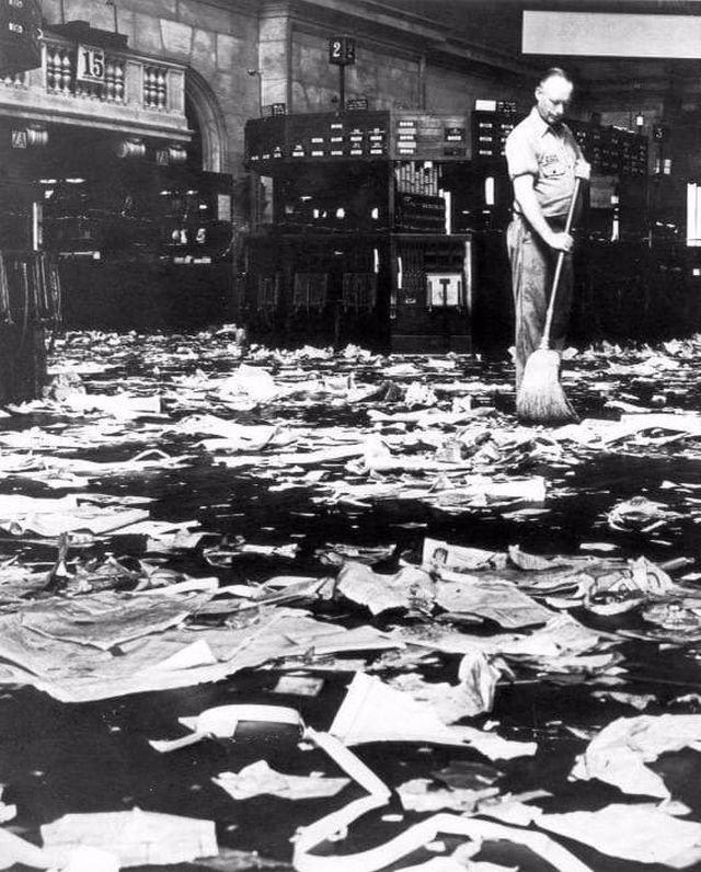 Начало Великой депрессии. Акции превратились в мусор. Нью-йоркская биржа. США. 1929 г.