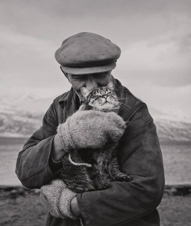 Рыбак  и кот. Шиботн, Норвегия, 1967 год