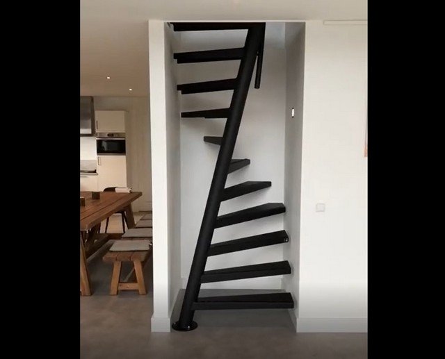 Когда у тебя в доме необычная и маленькая лестница