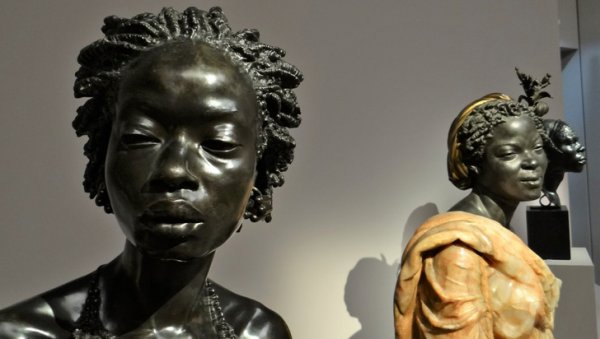 Скульптура 1851 года из бронзы — «Африканская Венера»