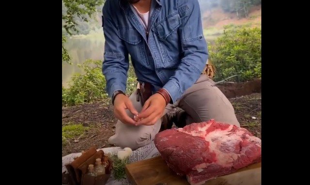 Лайфхак: как приготовить мясо, если ты оказался один в лесу